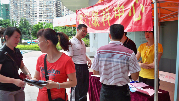 為高考學(xué)生開(kāi)展咨詢服務(wù)